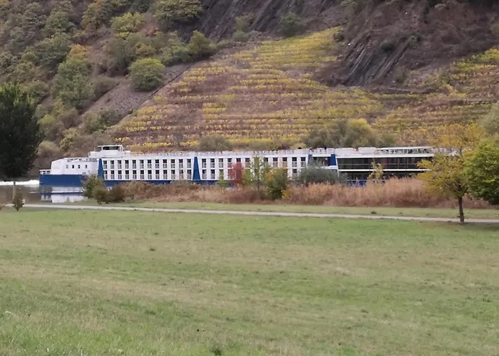 Malefi 2 Am Gülser Moselbogen *